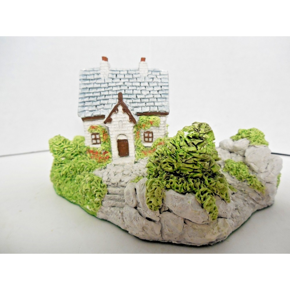 CRe Irish Country Cottage "Gate Lodge Co. Galway CC-011  Figurine/House 2.75" H
